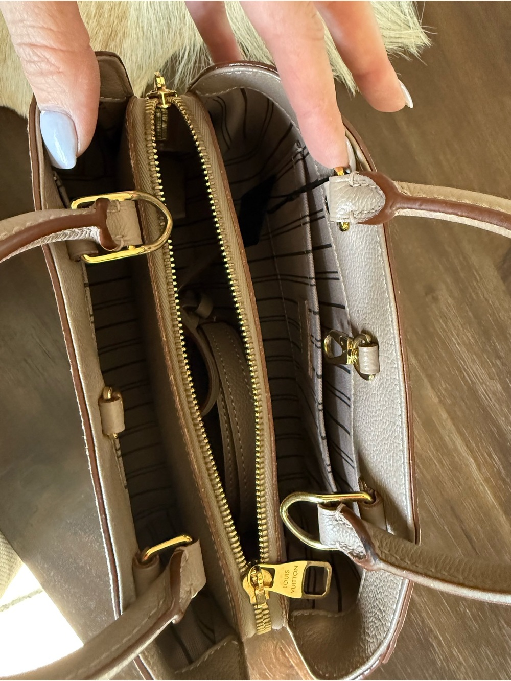 NWT!! Louis Vuitton Monogram Empreinte Handle Satchel/Crossbody. Neutral/taupe - Picture 8 of 15